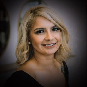 Meet your Posher, Elia